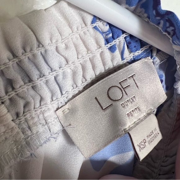 Loft Blouse White Blue Floral Smocked Neck Flutter Sleeve XSP - Picture 8 of 9